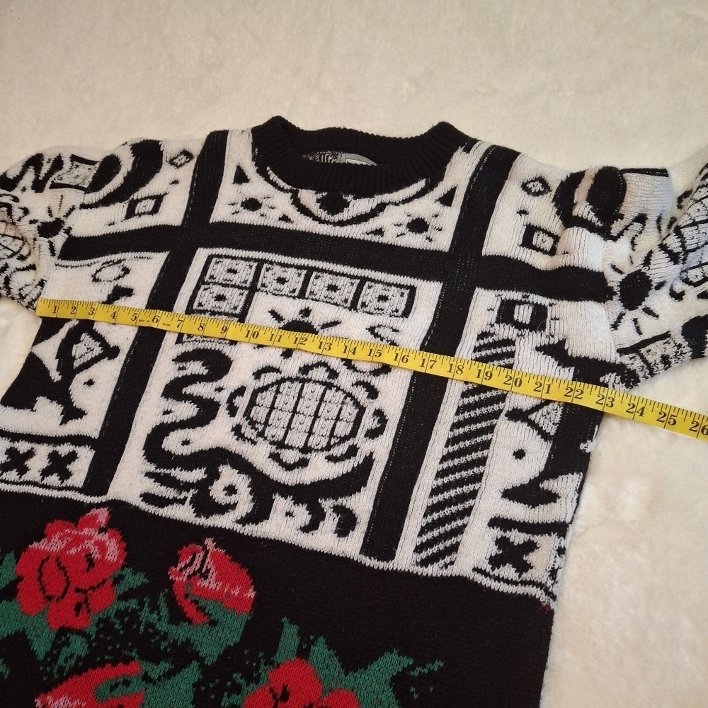Vis-A-Vis White Geometric Graphic Floral Red Roses Knit Sweater Women Size Small - Picture 13 of 16